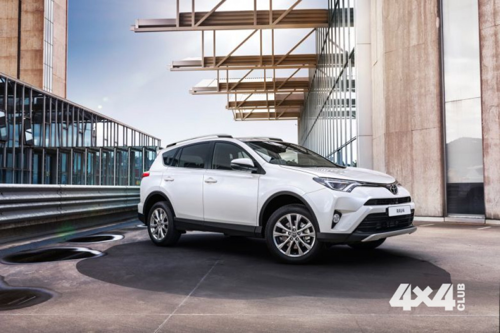 Toyota начинает прием заказов на новый RAV4