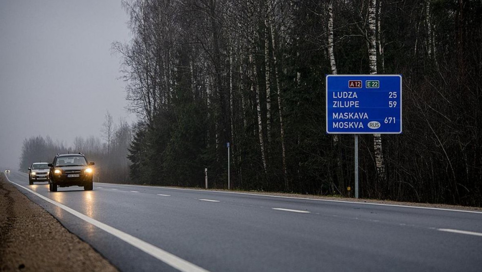 С латвийских дорожных указателей уберут названия городов РФ и Беларуси