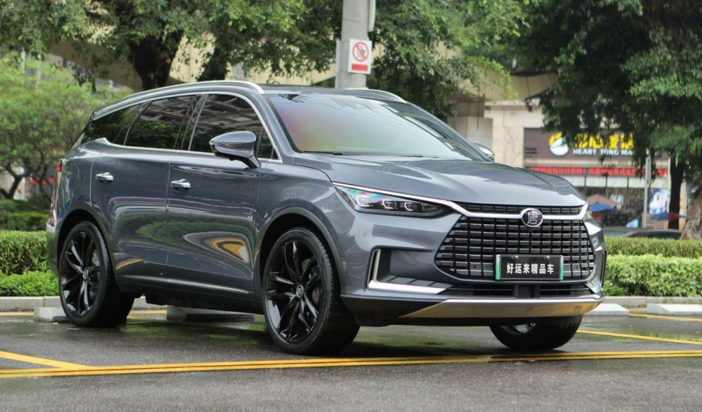 Не автомобиль, а аттракцион. Самые неожиданные опции современных кроссоверов