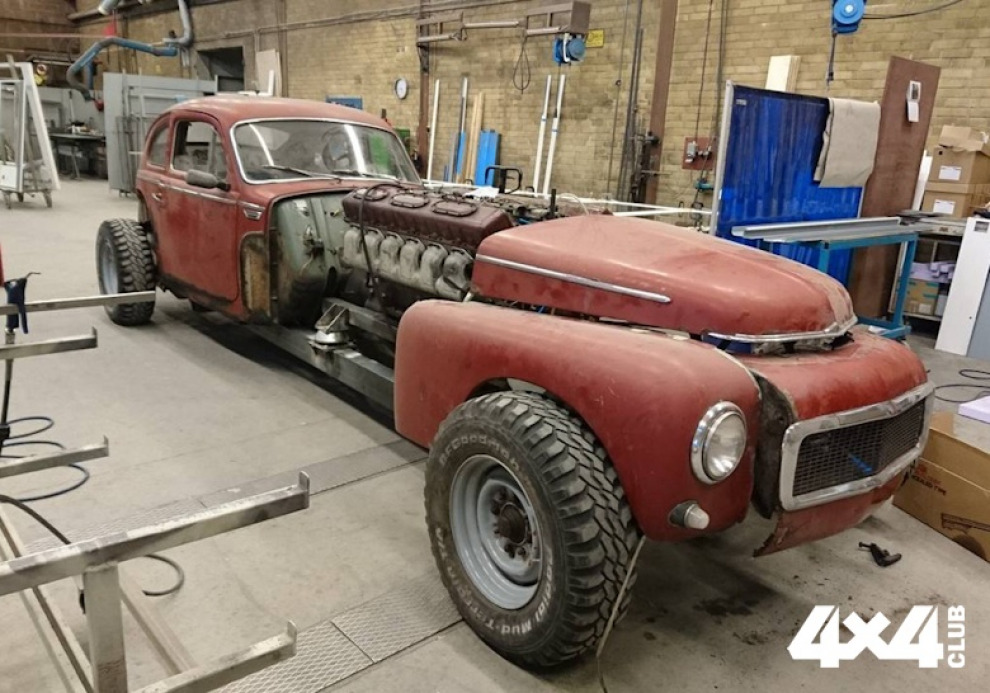 Старенький Volvo оснастили 38,8-литровым мотором от мостоукладчика