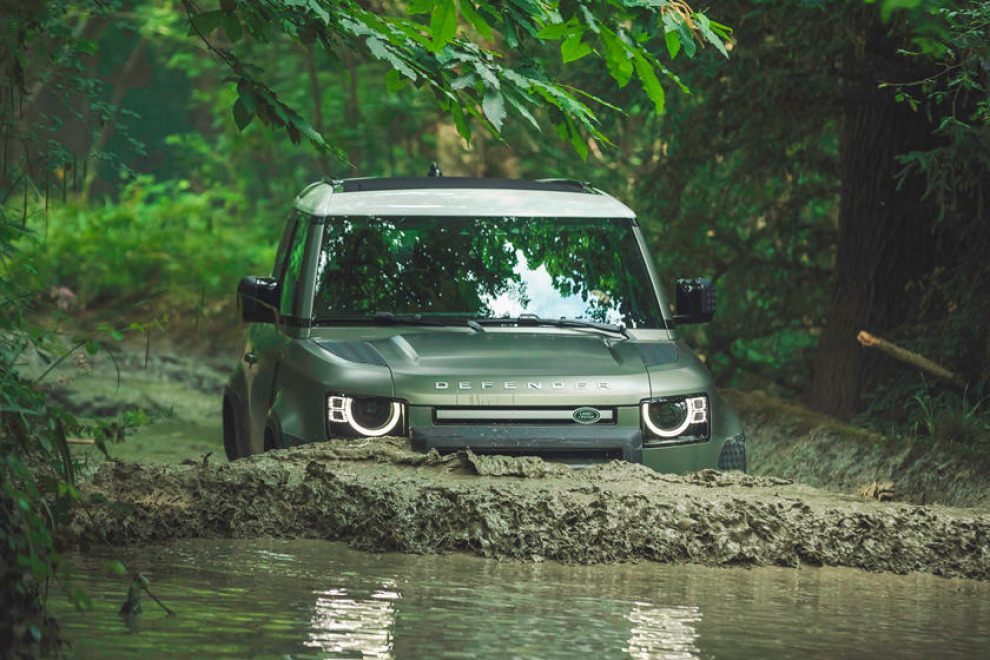 Энтузиасты Land Rover встревожены. Короткий Defender невозможно купить