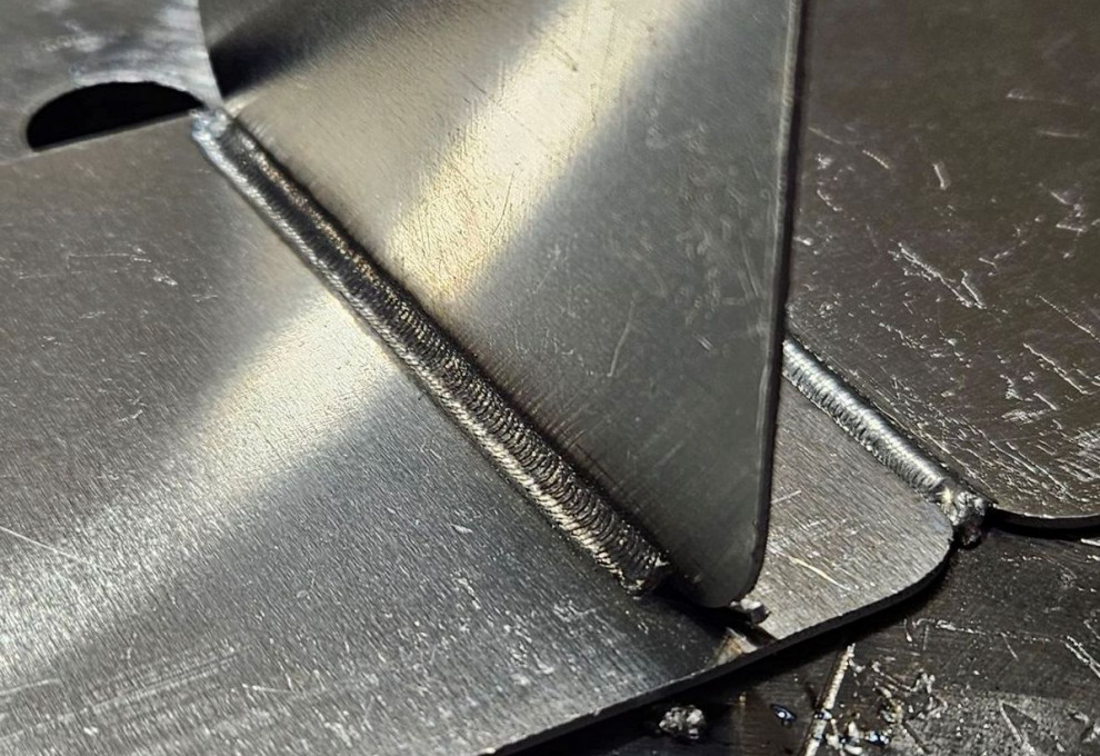 Какие технологии помогают создавать рамы, багажники, бамперы и шноркели, выдерживающие суровую грязь и мороз