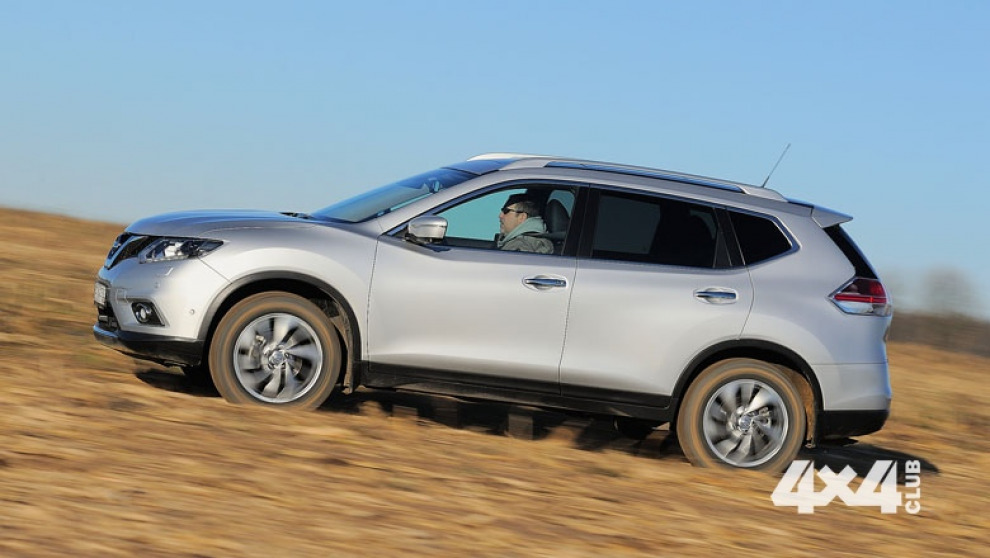 Новый Nissan X-Trail сменил имидж и оброс полезными электронными помощниками
