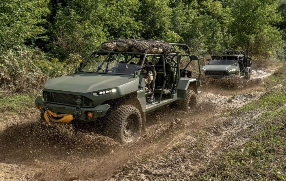 Боевая игрушка для взрослых: военный вездеход продают гражданским