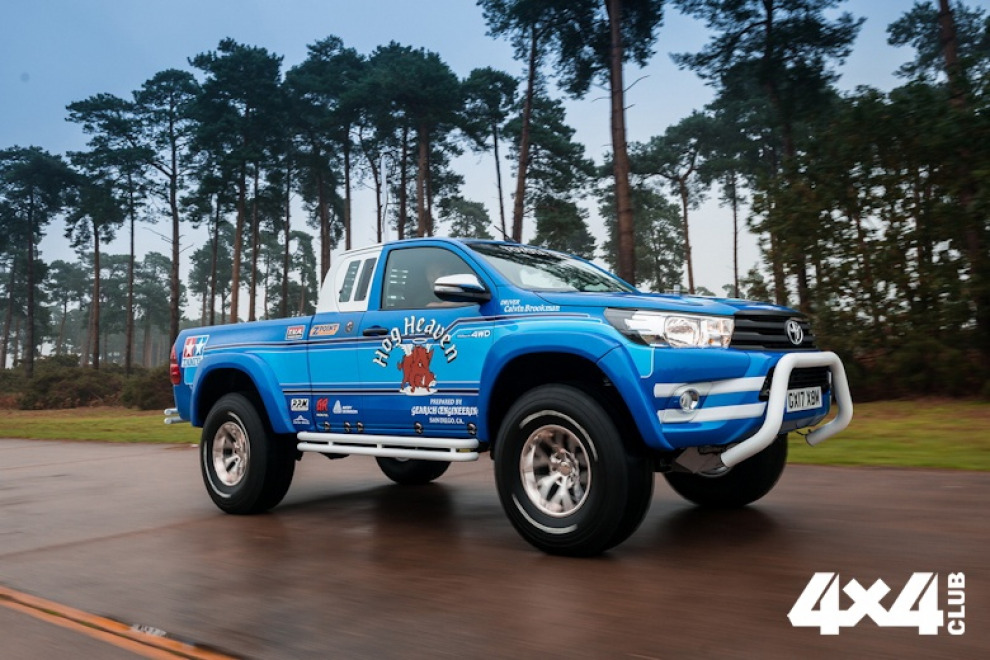 Toyota посвятила особый Hilux радиоуправляемой модели