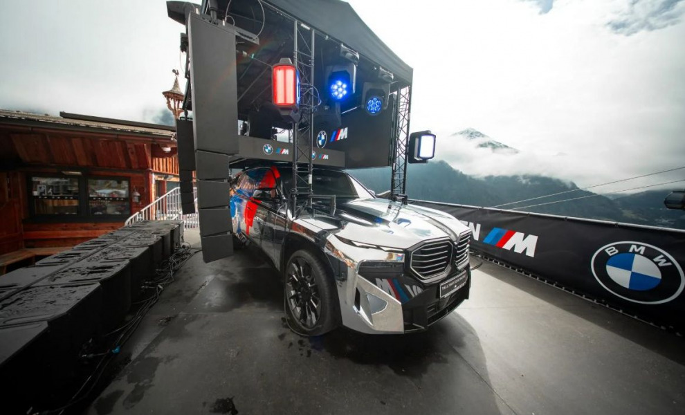 В BMW установили диджейский пульт на роскошный XM