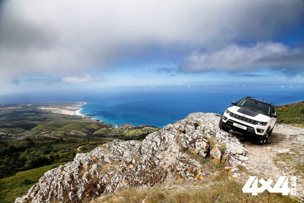 Jeep Compass удачно вписался посередине между  большим Grand Cherokee и компактным Renegade
