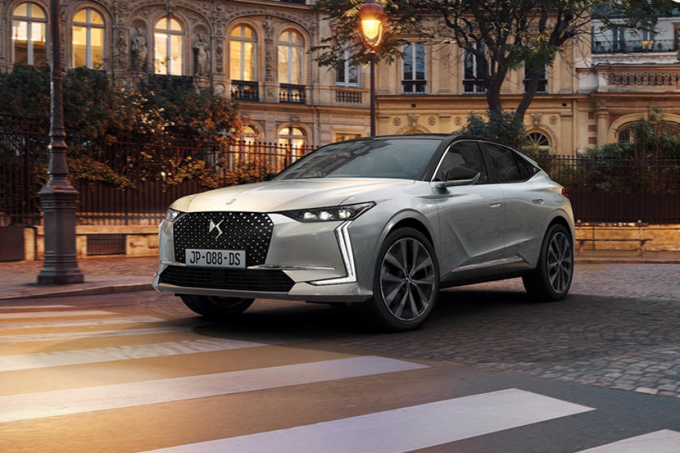 Французская DS представила новый DS4. Он потрясающий (видео)