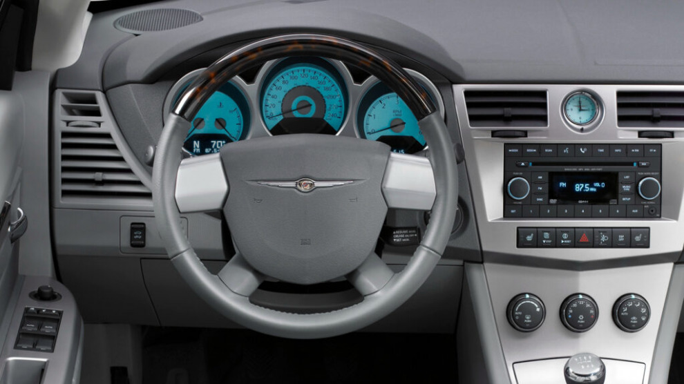 Главный дизайнер Stellantis признал, что старые салоны Chrysler были похожи на дешёвые водяные пистолеты