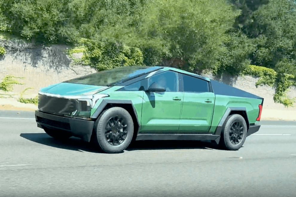 Tesla Cybertruck троллит Toyota, используя цвета Tundra