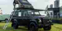 Land Rover не хочет расставаться со старым Defender и поддерживает его новой экипировкой