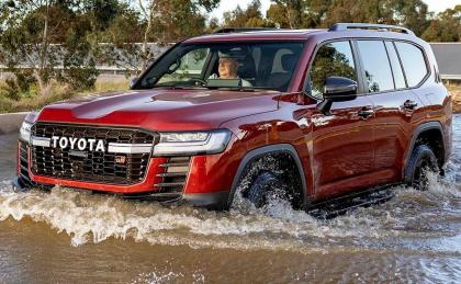 Легенда обновляется: Land Cruiser 300 стал гибридом