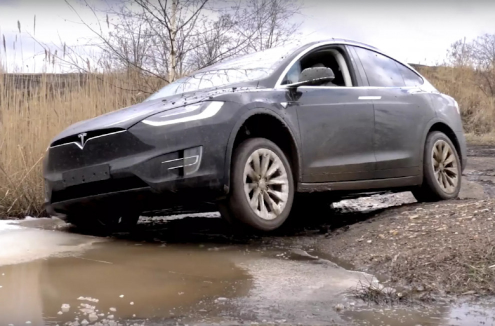 Tesla Model X на настоящем бездорожье