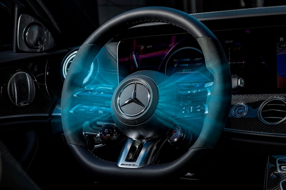 Новое рулевое колесо Mercedes-Benz сохранит хладнокровие водителя