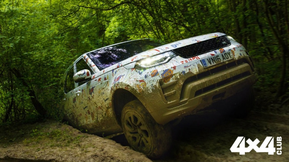 Новый Land Rover Discovery показали в «детском» камуфляже