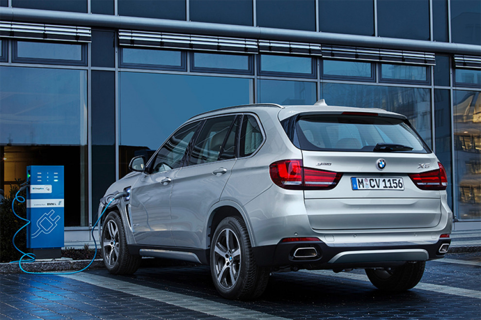 BMW привезла в Россию линейку гибридных моделей iPerformance
