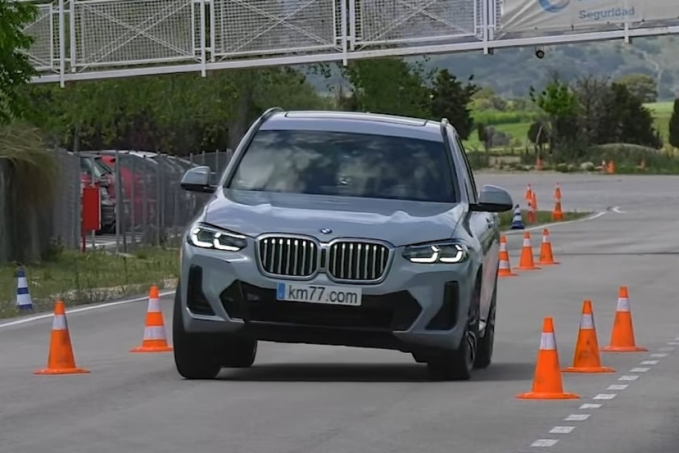 Новый BMW X3 удачно прошёл печально известный «лосиный тест». И что это должно значить?