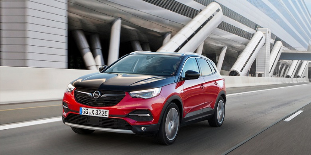 Opel привез в Россию кроссовер Grandland X