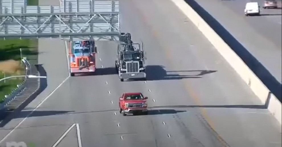 Заглохший на трассе Chevrolet Silverado, разорвал в клочья седельный тягач (видео)
