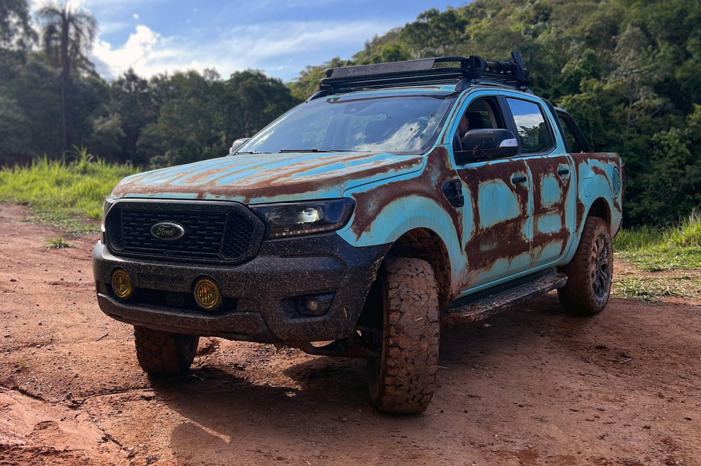 Для участия в Swank Rally, Ford Ranger окрасили в ржаво-синий
