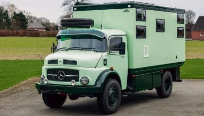 Mercedes-Benz 1974 года превратился в экспедиционный фургон