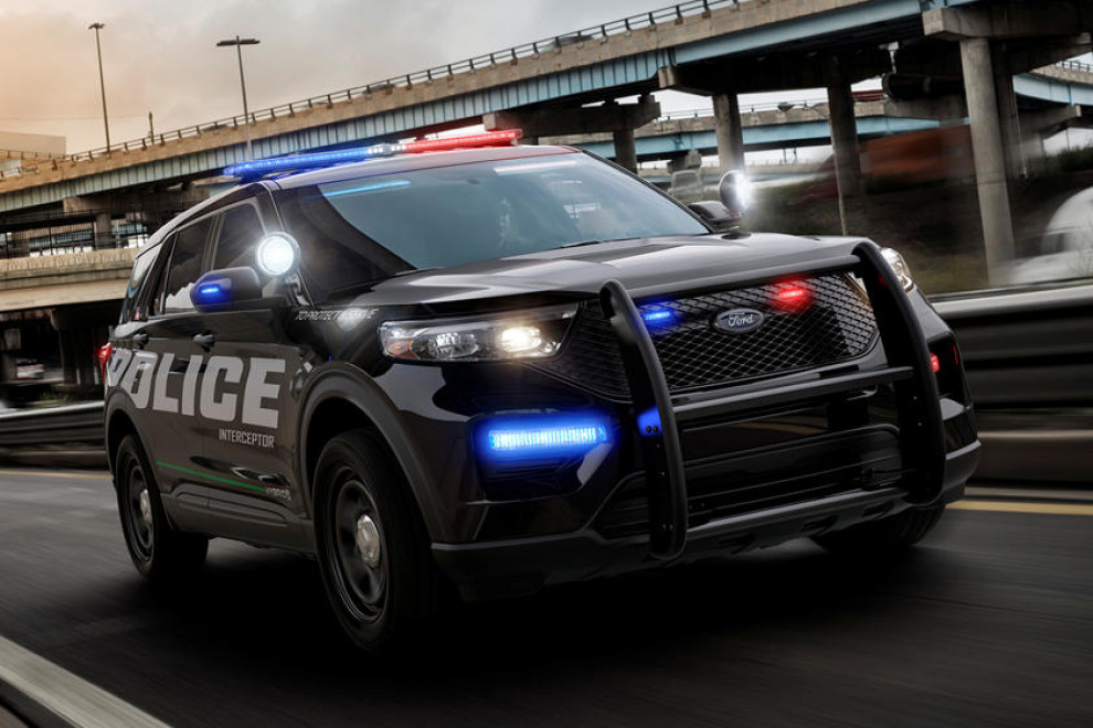 Почему Ford продаёт так много полицейских машин
