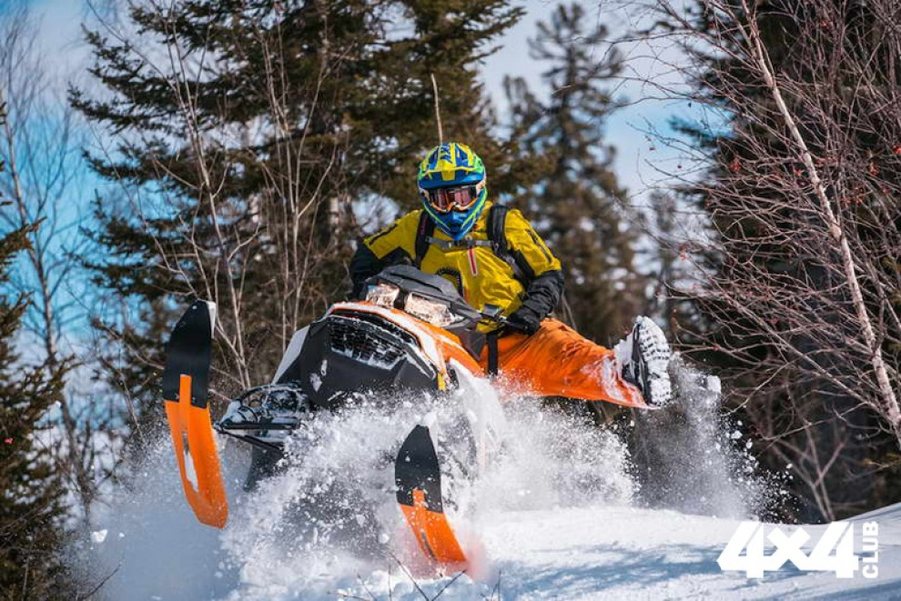 Компания BRP представляет первую в отрасли технологию запуска двигателя и расширяет успешную линейку моделей снегоходов Ski-Doo REV на платформе GEN4