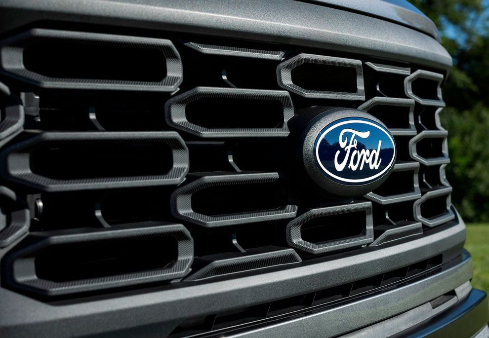 Ford незаметно изменил логотип, но вам сложно будет найти отличия 