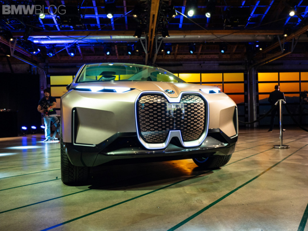 BMW iX будут различаться по мощности и батареям