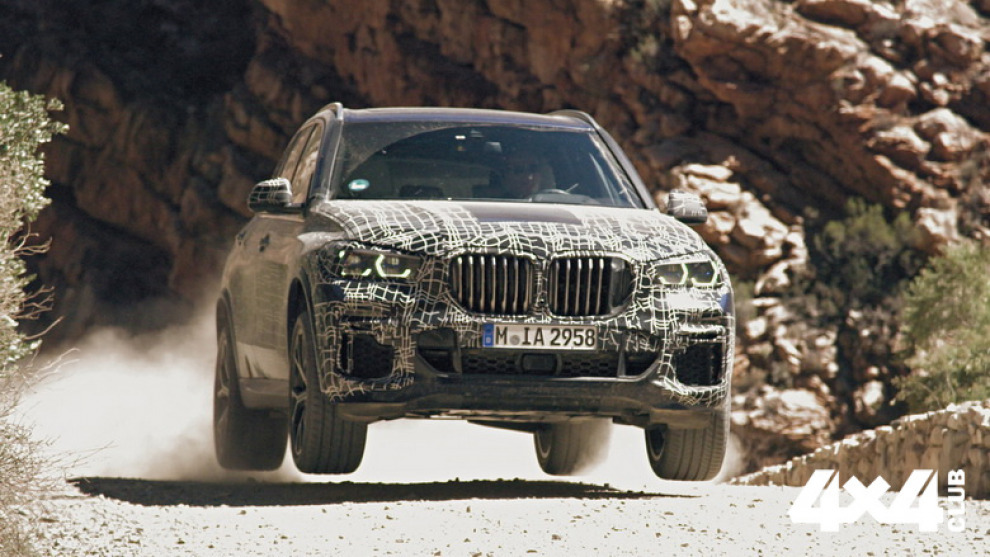 BMW показало тизер нового X5