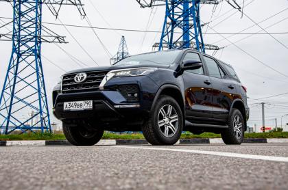 Машина времени. Тестируем бензиновый Toyota Fortuner