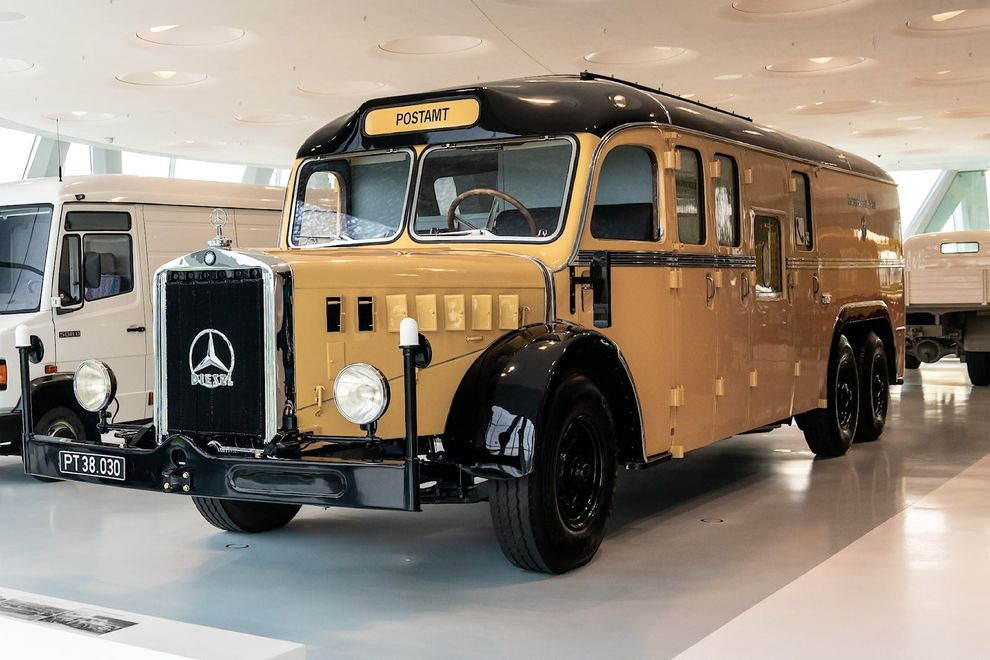 Этот гигантский Mercedes-Benz совмещал функции автобуса и почтового отделения 