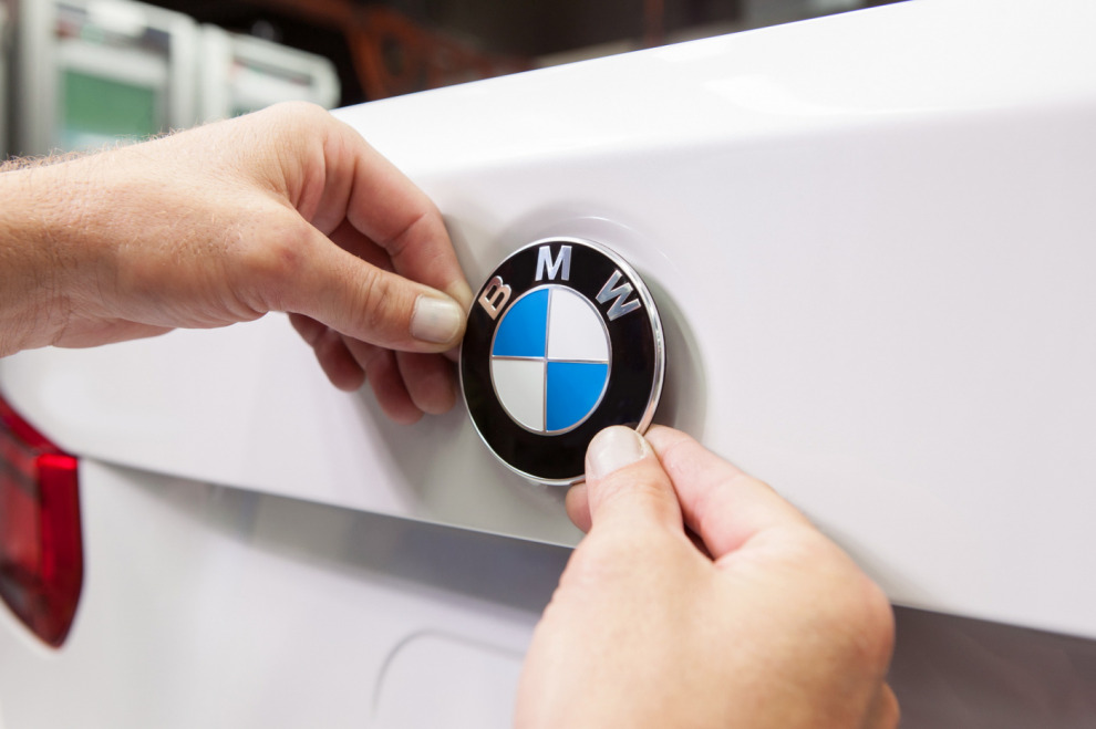 BMW остановит часть европейского производства из-за кризиса в Украине