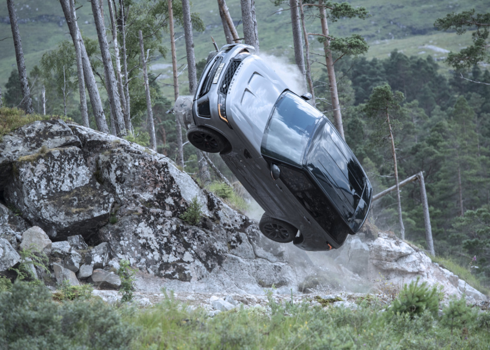Не время умирать с Range Rover Sport SVR