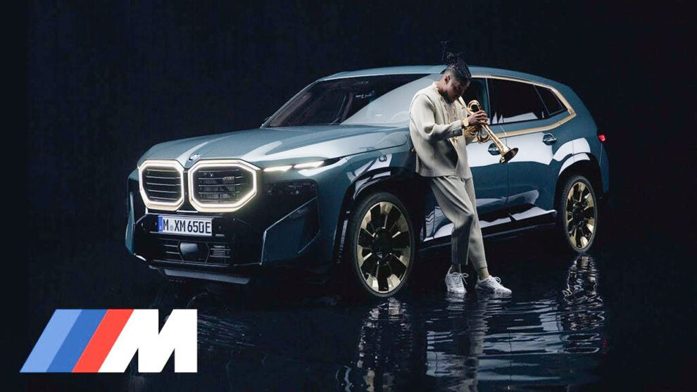 Новый рекламный ролик BMW XM Hybrid призван подчеркнуть его ненормальность