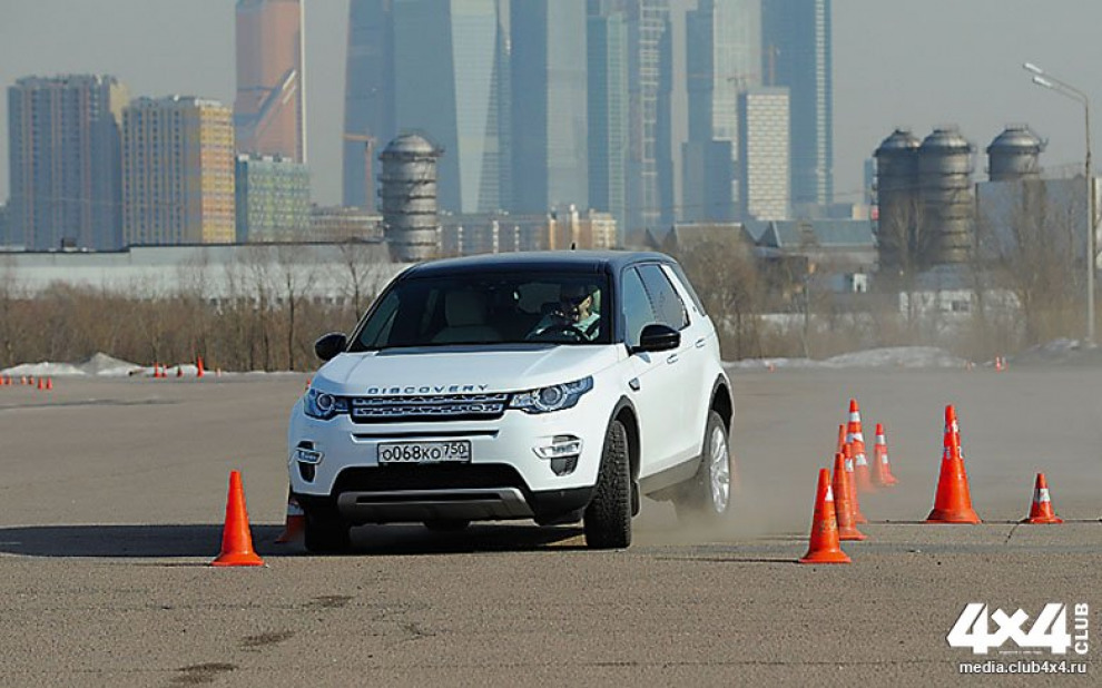 Полноценная проверка Land Rover Discovery Sport на полигоне Land Rover