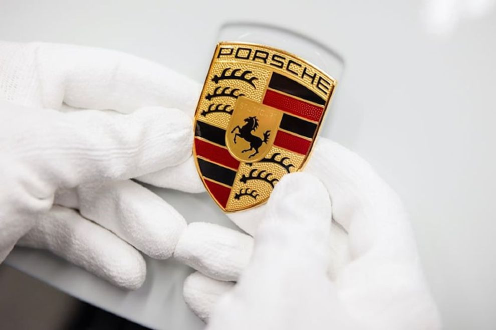 Гербу Porsche исполнилось семьдесят. Краткая история его появления