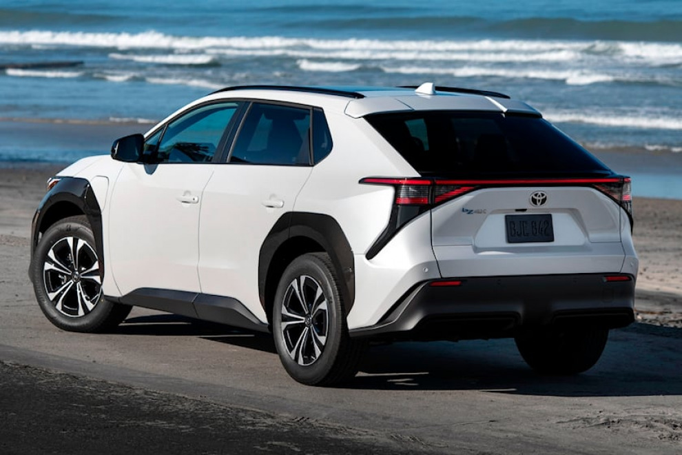 Главный научный сотрудник Toyota считает, что гибриды лучше электромобилей