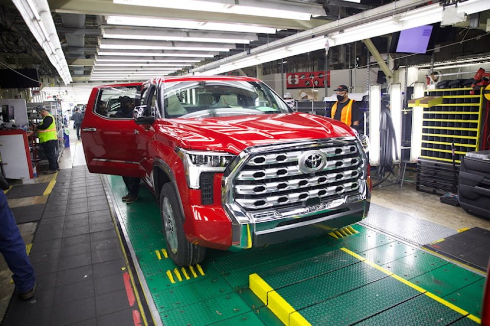 Toyota позволит клиентам следить за процессом сборки