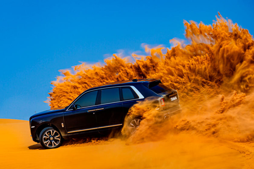 Rolls-Royce Cullinan покоряет Аравийскую пустыню