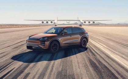 Охота на гиганта: как Porsche Cayenne Electric догнал самый большой в мире самолёт