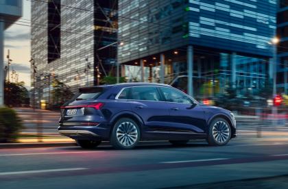 Audi e-tron. Зарядка по выходным