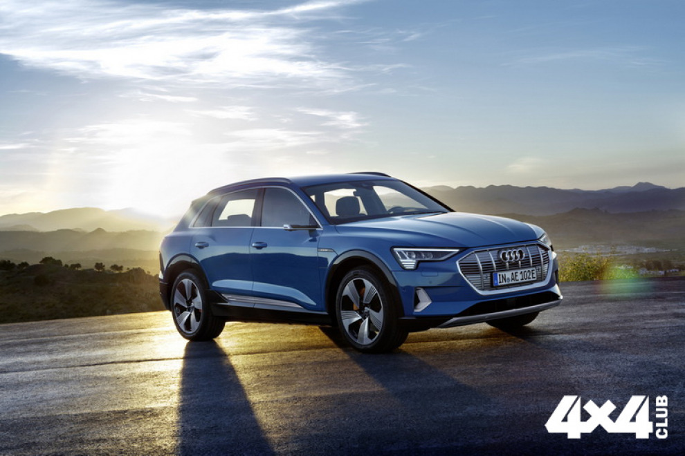 Audi показала первый полностью электрический кроссовер e-tron