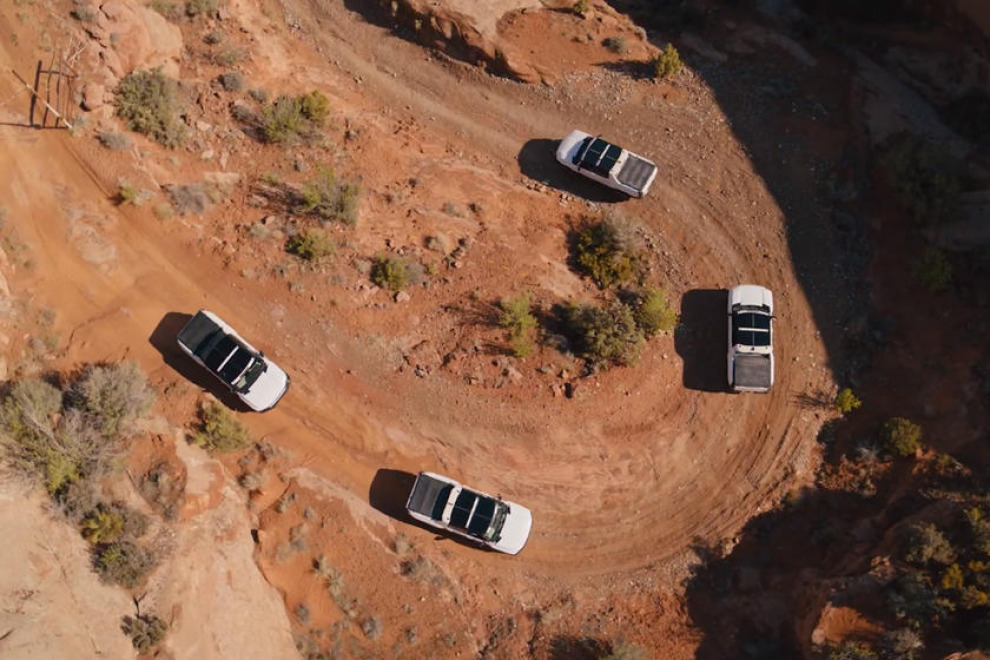 GMC Hummer EV покоряет внедорожные полигоны (видео)