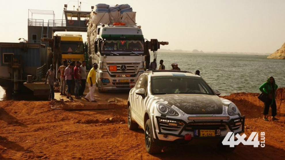 Porsche Cayenne проехал от Норвегии до ЮАР за восемь дней
