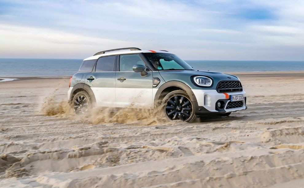 MINI представила двухцветный Cooper S Countryman ALL4 Uncharted Edition 