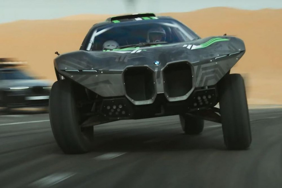 BMW представила внедорожного монстра под названием Dune Taxi (видео)