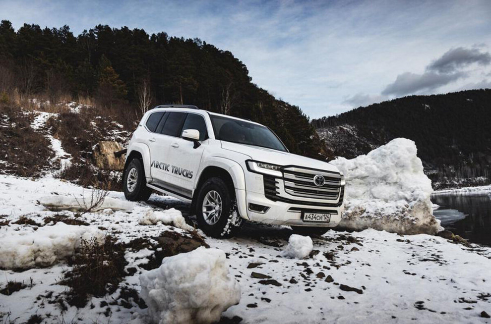 Компания Arctic Trucks представила свою версию Toyota Land Cruiser 300 (видео)