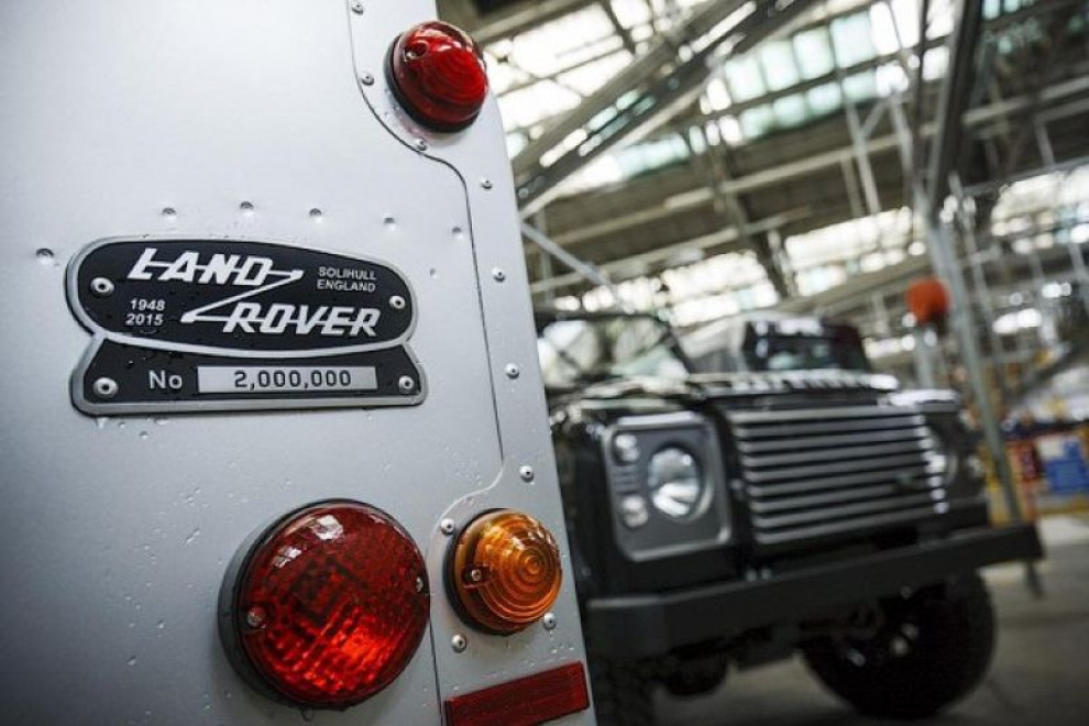 Land Rover отмечает выпуск 2-миллионного Defender уникальной версией  внедорожника
