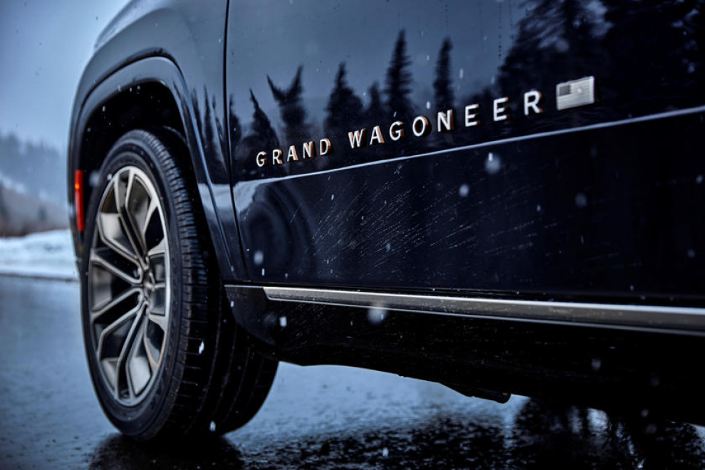 Cамый роскошный в истории бренда. Jeep Grand Wagoneer (видео)